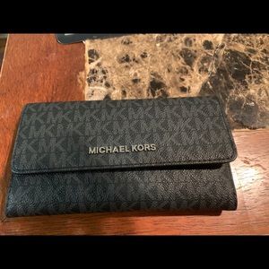 Black Michael kors wallet